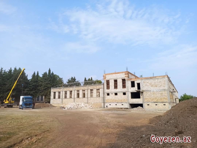 Heydər Əliyev Fondu tərəfindən Qazaxda yeni inşa olunan məktəbdə tikinti işləri sürətlə davam etdirilir