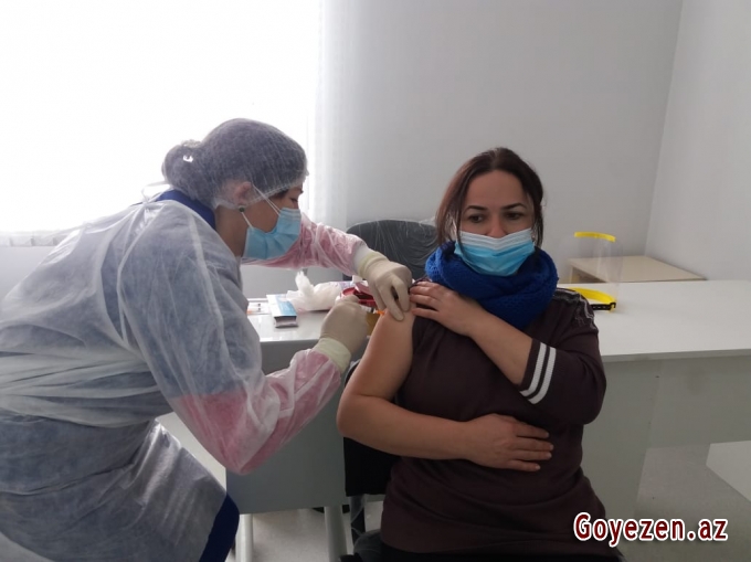 Qazaxda tibb işçilərinin vaksinasiya prosesi uğurla həyata keçirilir