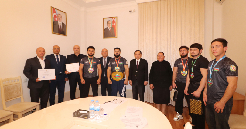 Qazaxda icra başçısı idmanın qol güləşi və karate növü üzrə Dünya çempionatında uğur qazanmış idmançılarla görüşüb