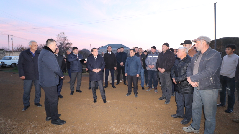 İcra başçısı bir qrup Daş Salahlı kənd sakininin müraciəti ilə yerində tanış olub İcra başçısı bir qrup Daş Salahlı kənd sakininin müraciəti ilə yerində tanış olub