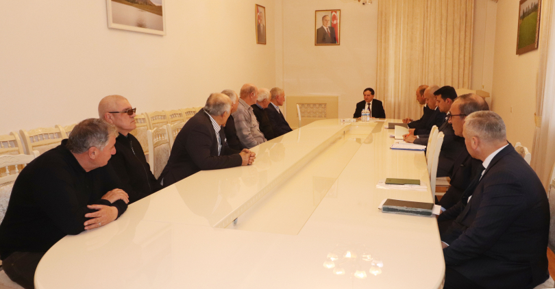 Qazaxda icra başçısı işğaldan azad olunmuş Aşağı Əskipara, Bağanıs Ayrım, Qızılhacılı və Xeyrımlı kəndlərindən müraciət etmiş bir qrup vətəndaşı istəklərinə əsasən qəbul edib