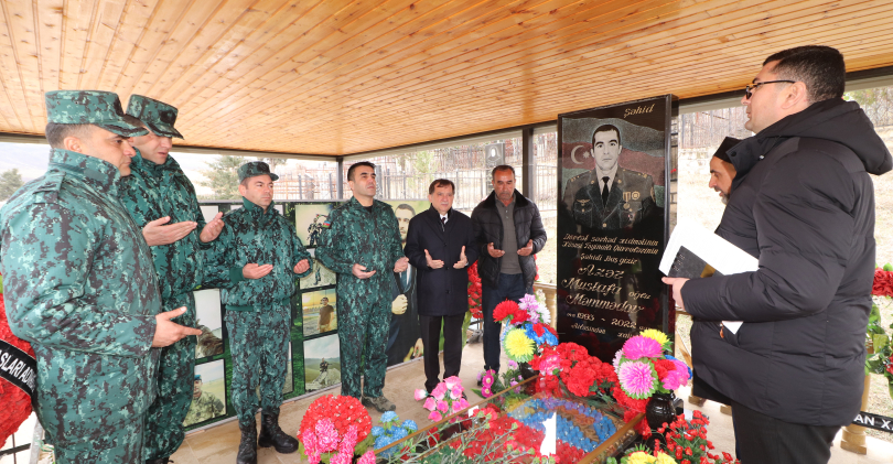 Qazaxda icra başçısı baş gizir Azər Məmmədovun doğum günündə məzarını və ailəsini ziyarət edib